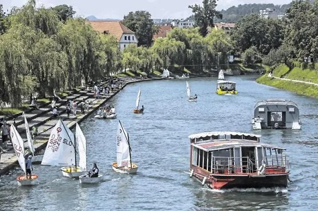 By The River Ljubljana Apartman *