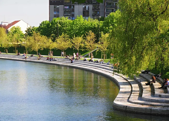 By The River Ljubljana Apartman